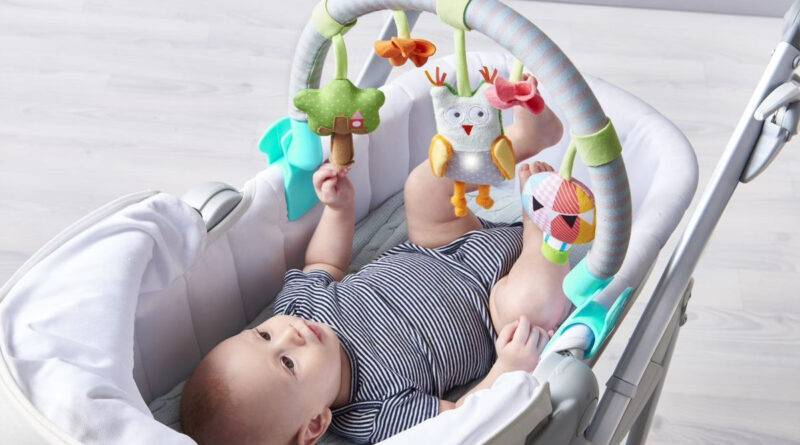 Выбираем развивающие и нужные игрушки для детей до года