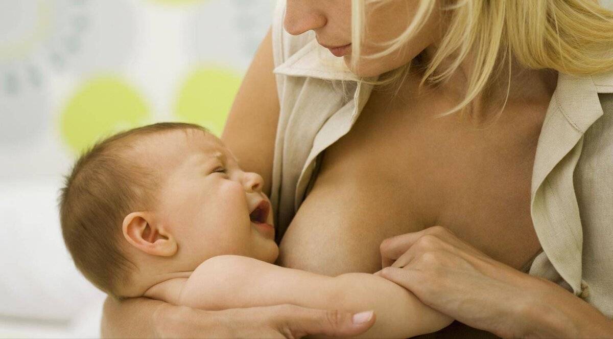 новорожденный не хочет брать одну грудь фото 64