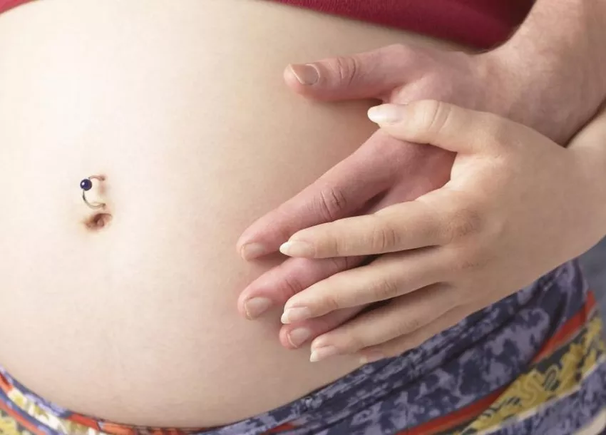 Пирсинг пупка при беременности: можно делать беременным или нет, безопасен ли для малыша, нужно ли и когда снимать серьгу