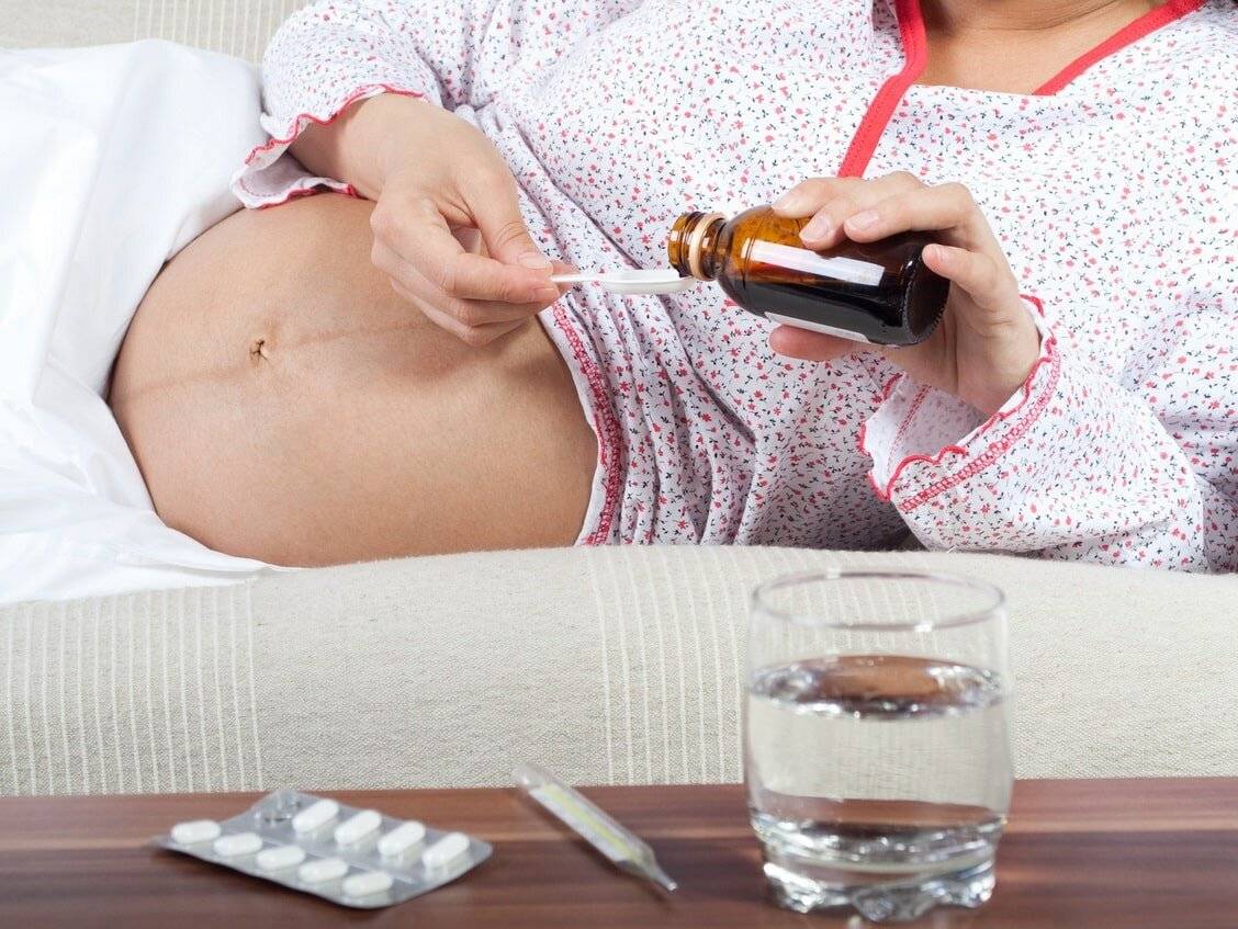 Насморк во время беременности: опасен ли, чем лечить и средства для профилактики