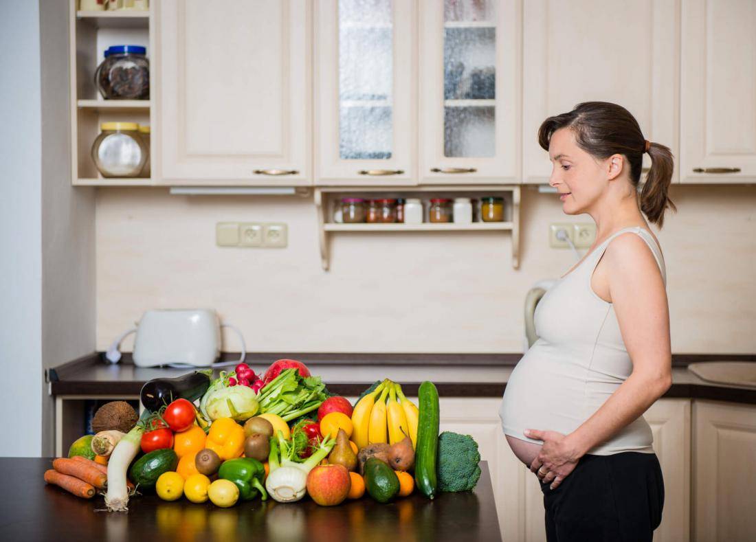 Беременным есть фрукты. Овощи беременным. Питание беременной.