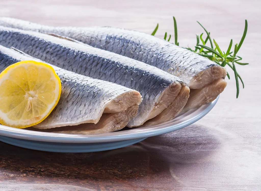 Красная рыба при грудном вскармливании: можно ли этот продукт, в чем его польза и вред?