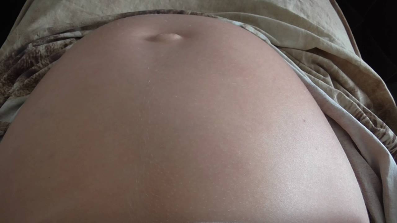 34 неделя беременности. почему малыш активно шевелится?