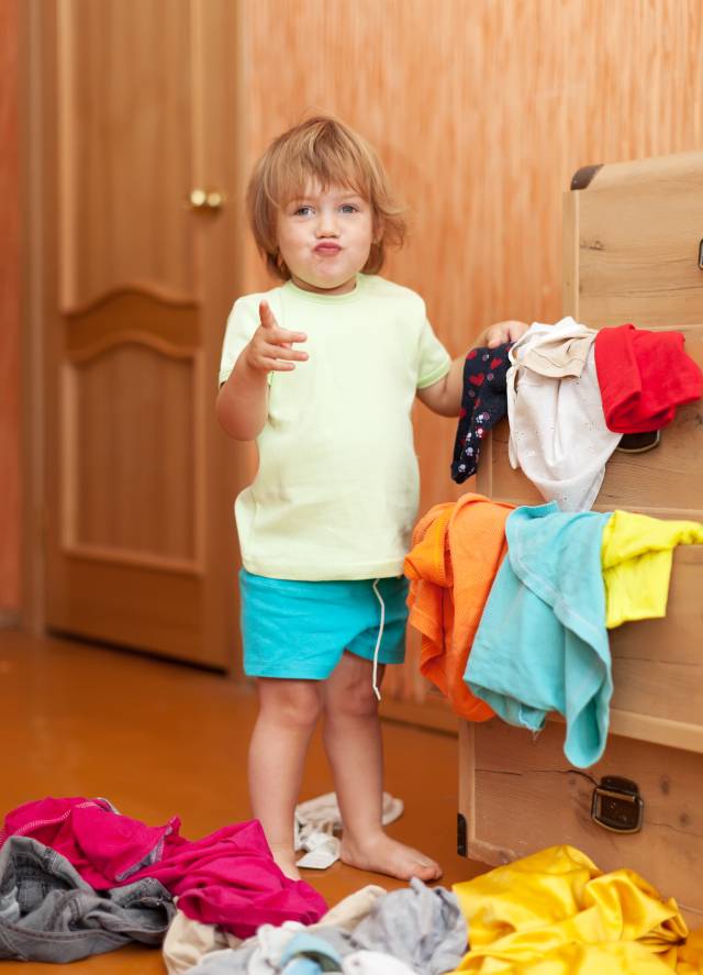 Почему ребенок 4-х лет отказывается одеваться и обуваться? простые способы решения проблемы