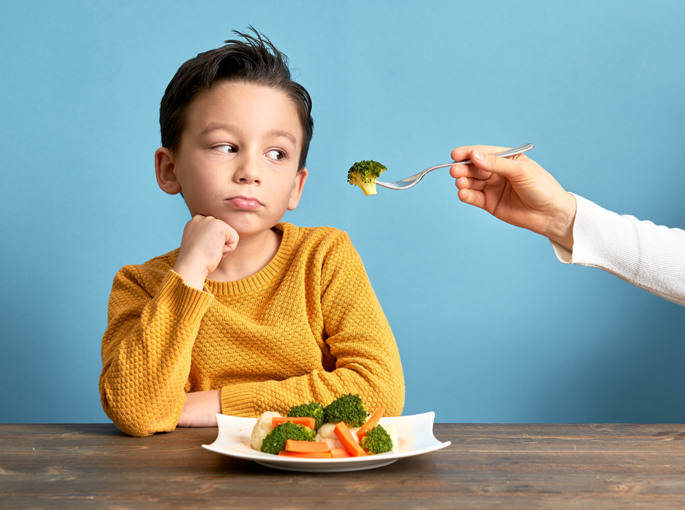Ребёнок отказывается что-то новое пробовать и кушать - 3 совета психологов, консультации