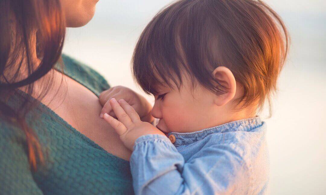 Грудное вскармливание после года - mama.ru
