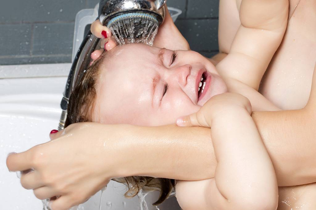 Ребенок боится мыть голову